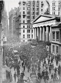 Рис. 5. США, кризис 1907 г. Толпа «атакует» банк. http://www.profi-forex.org/journal/number13/page9. 648.jpg